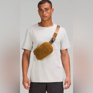 Lululemon Everywhere Fleece Belt Bag
Crossbody Bag